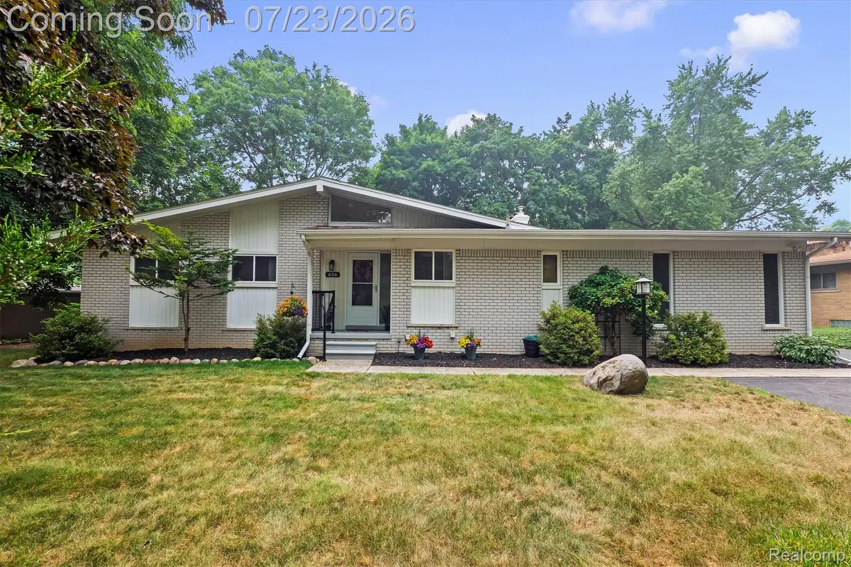 656 Lynndale Court, Rochester Hills, MI 48309 - #1