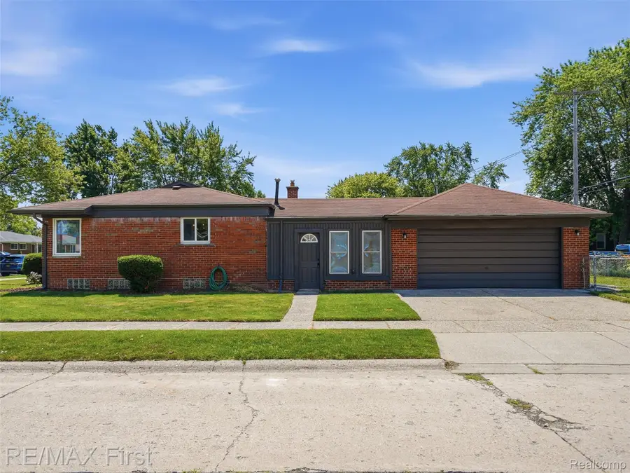 24307 Teppert Avenue, Eastpointe, MI 48021 - #3
