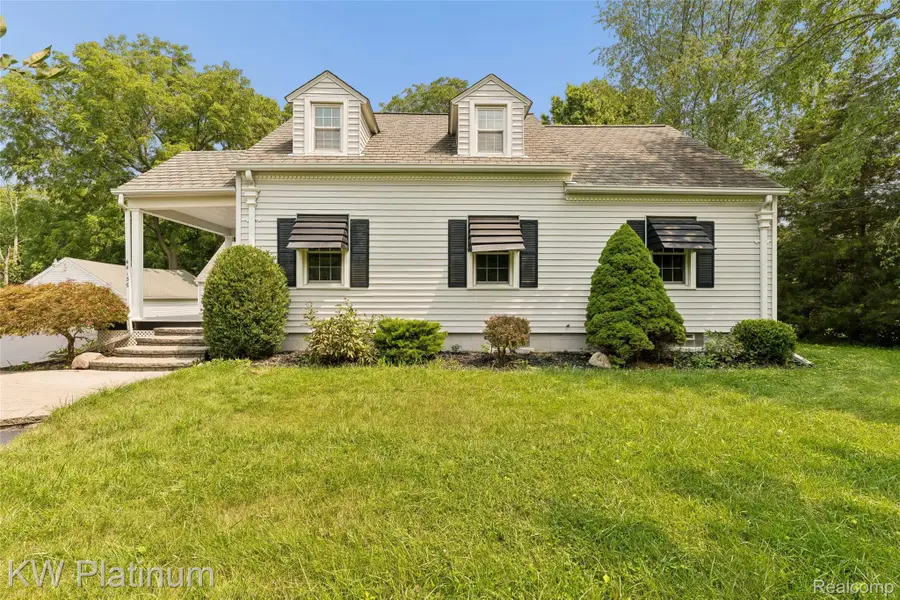 44156 Elizabeth Road, Clinton, MI 48036 - #2