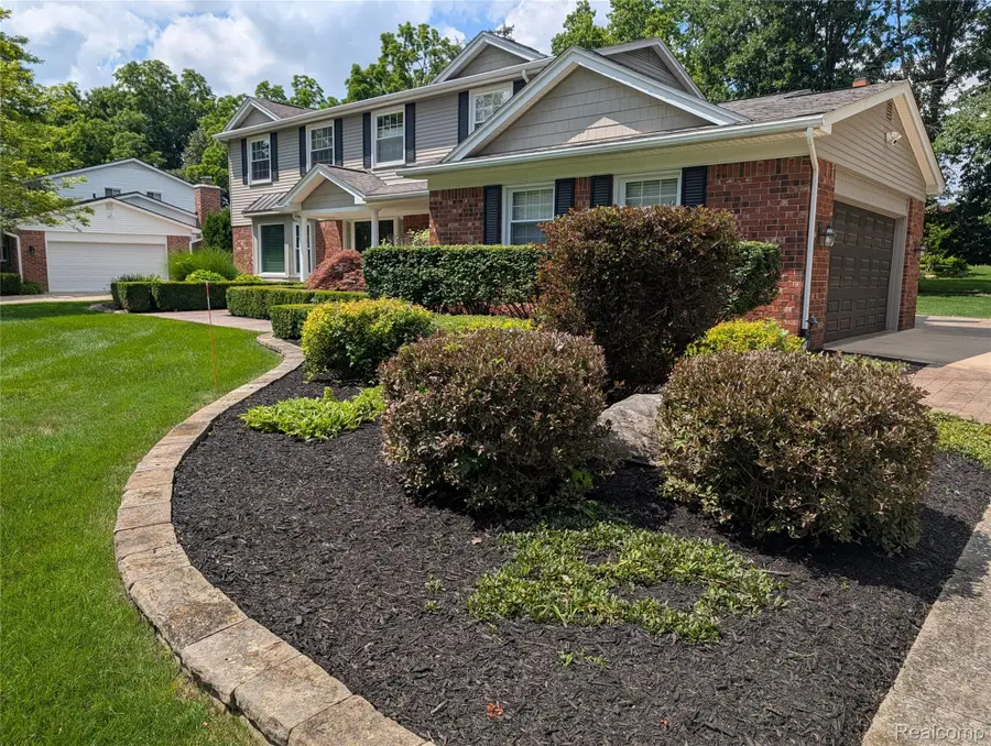 2374 Kingsbury Drive, Troy, MI 48098 - #2