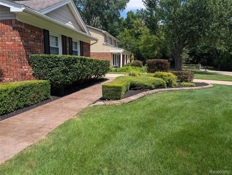 2374 Kingsbury Drive, Troy, MI 48098 - #3