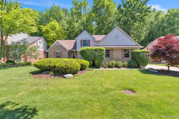 43746 Via Antonio Drive, SterlingHeights, MI 48314