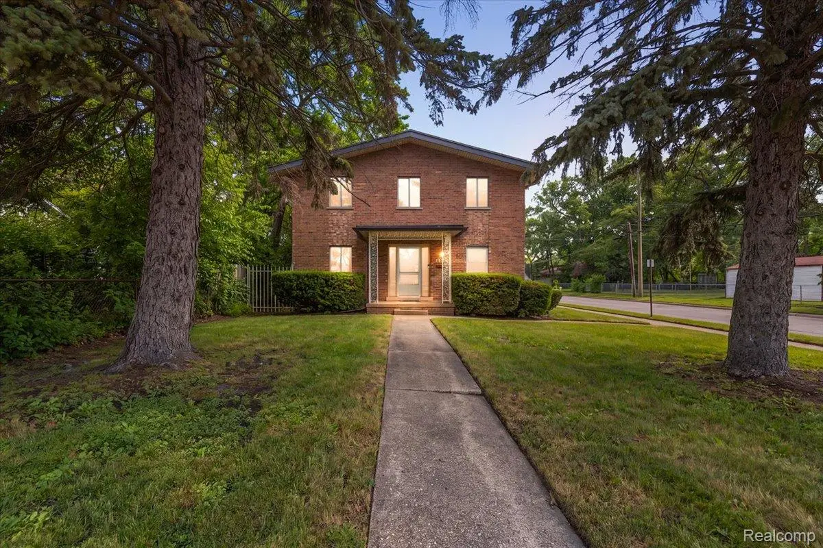 1631 E Elza Avenue, Hazel Park, MI 48030 - #1