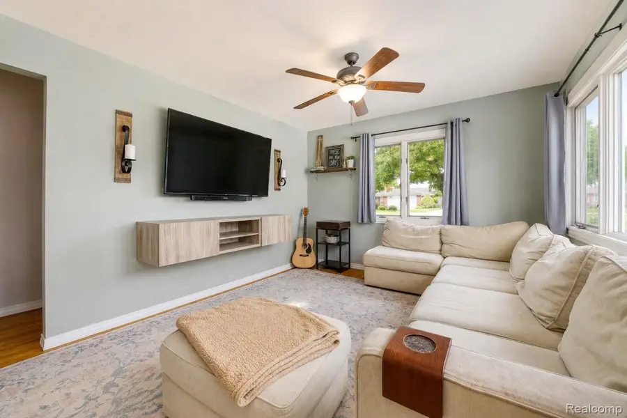 15123 Hix Street, Livonia, MI 48154 - #3