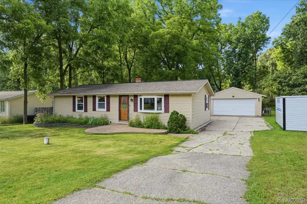 608 Snyder Road, Highland, MI 48357