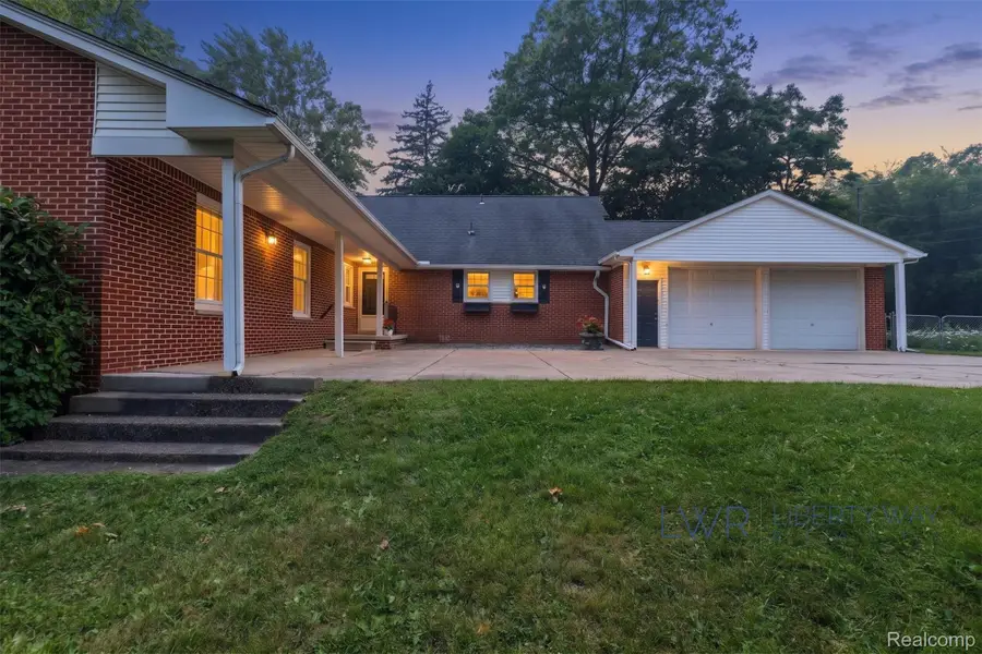 869 Central Drive, Orion, MI 48362 - #3