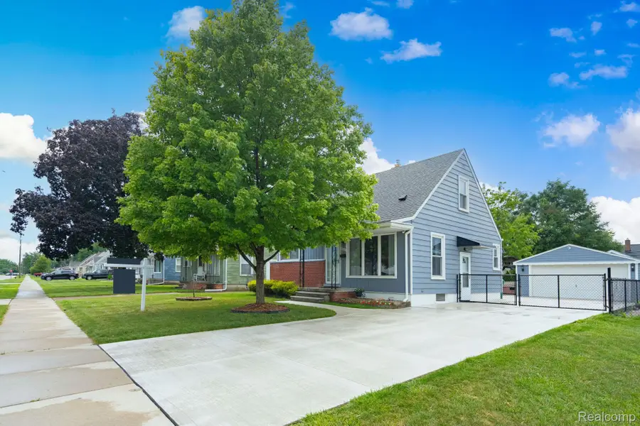 6905 Lathers Street, Garden City, MI 48135 - #2