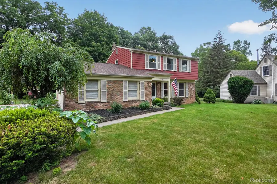 2356 Pineview Court, Flushing, MI 48433 - #2