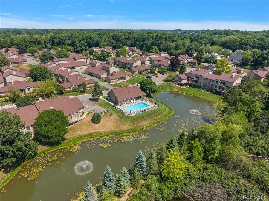 7092 Elmhurst, West Bloomfield, MI 48322 - #3