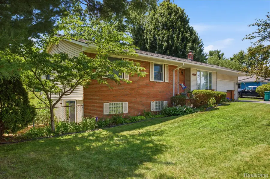 1517 W Oakley Park Road, Commerce, MI 48390 - #3