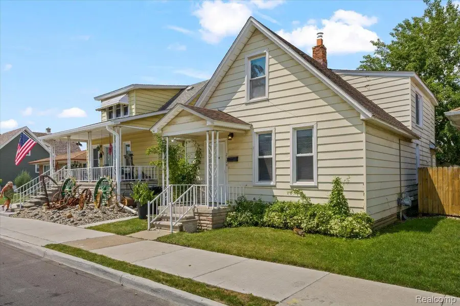 2104 11th Street, Wyandotte, MI 48192 - #2