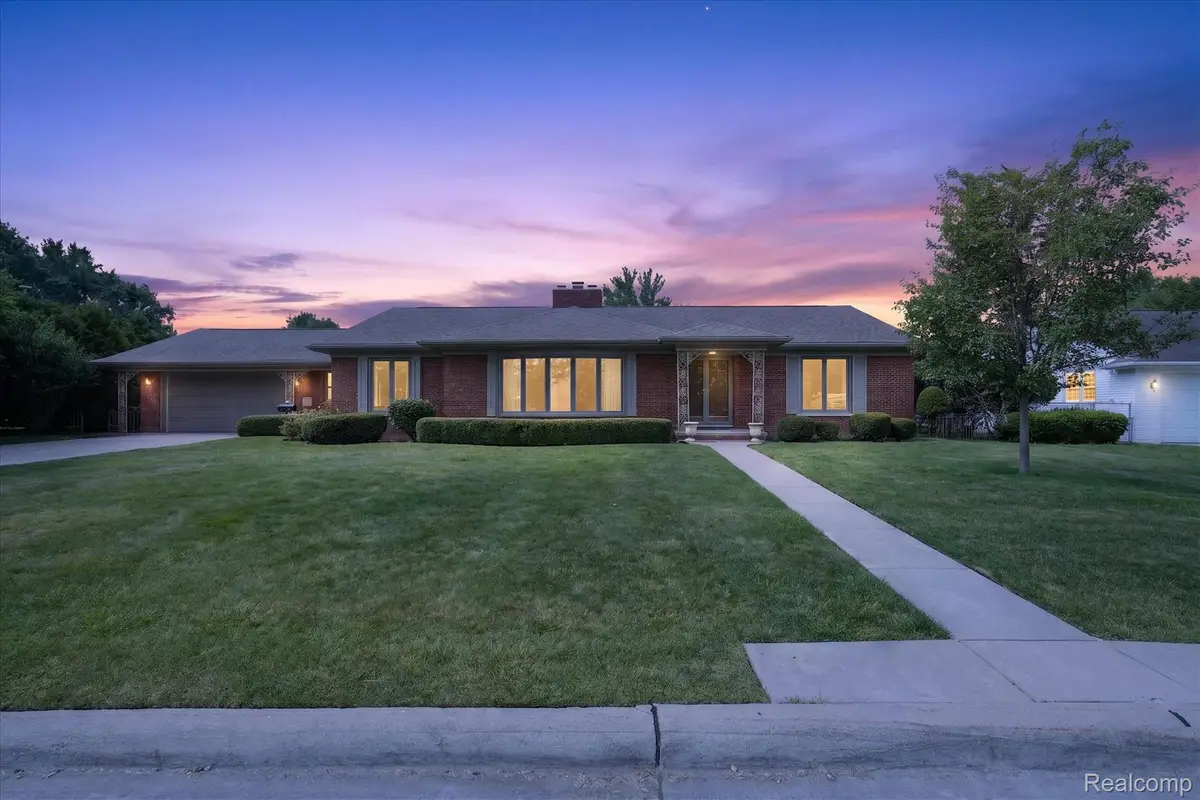 3 Shorecrest Circle, Village Of Grosse Pointe Shores, MI 48236 - #1