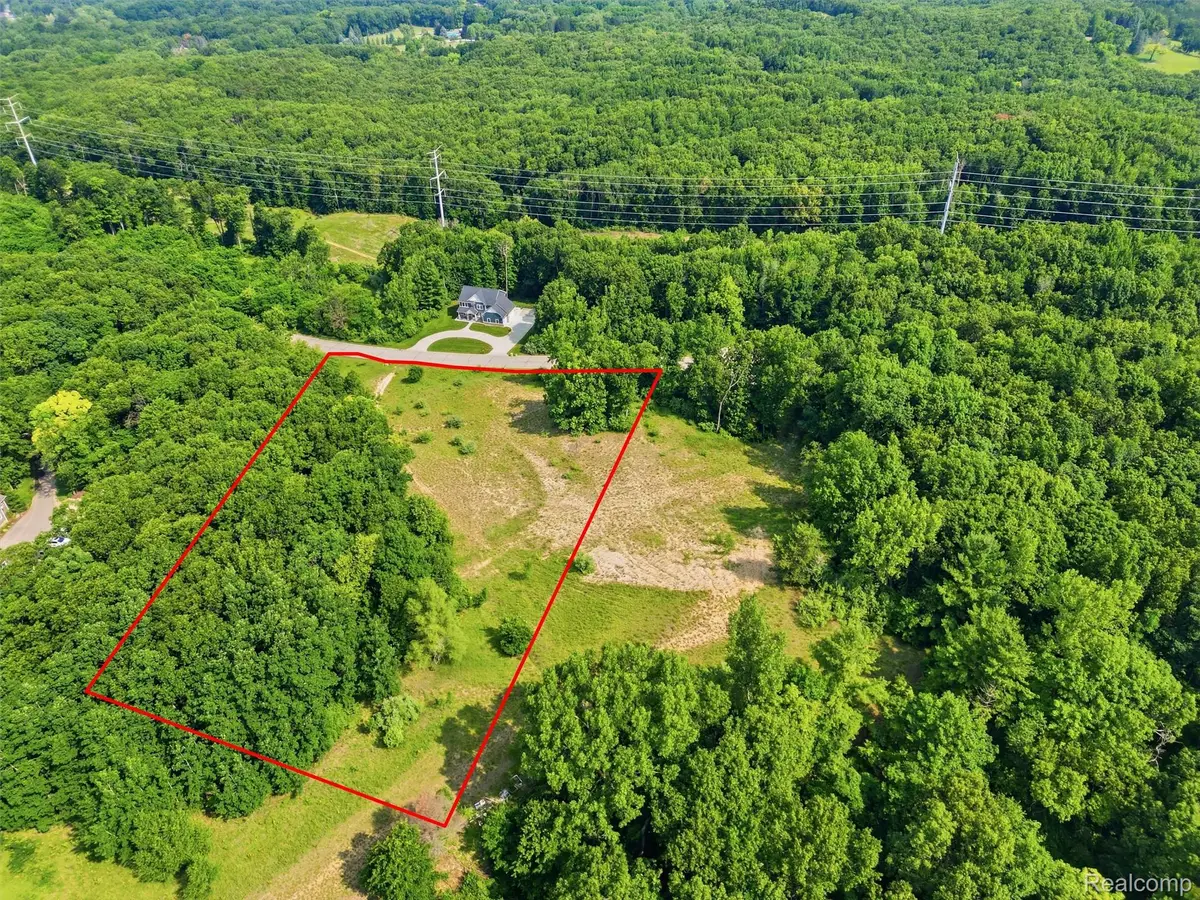 20 Grand Summit Drive, Fenton, MI 48430 - #1