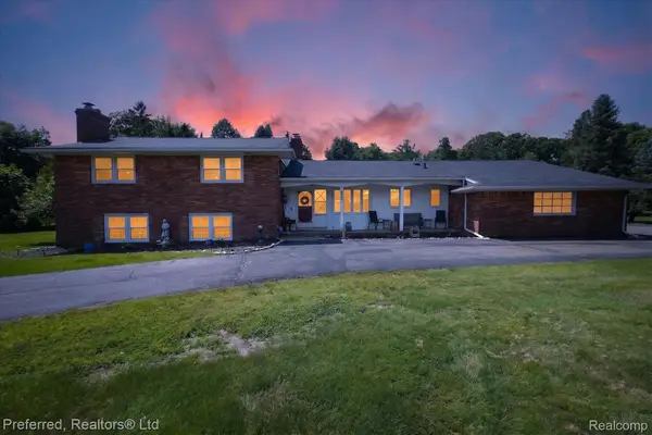 22519 Woodrising Lane, FarmingtonHills, MI 48335