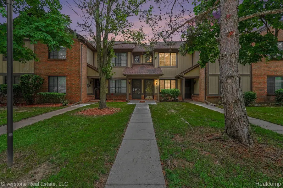 1502 Meadow Side Drive, Rochester Hills, MI 48307 - #2