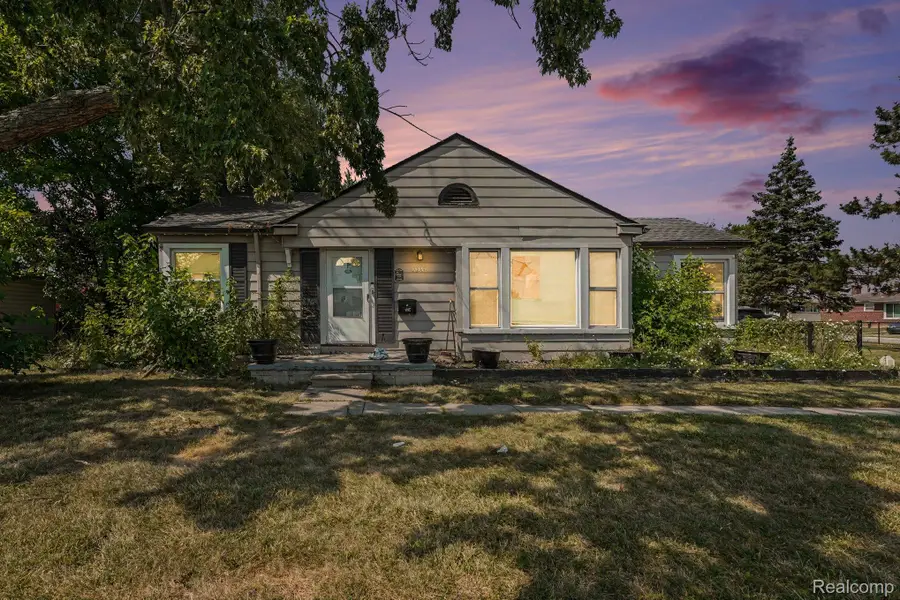 18553 E 10 Mile Road, Roseville, MI 48066 - #3