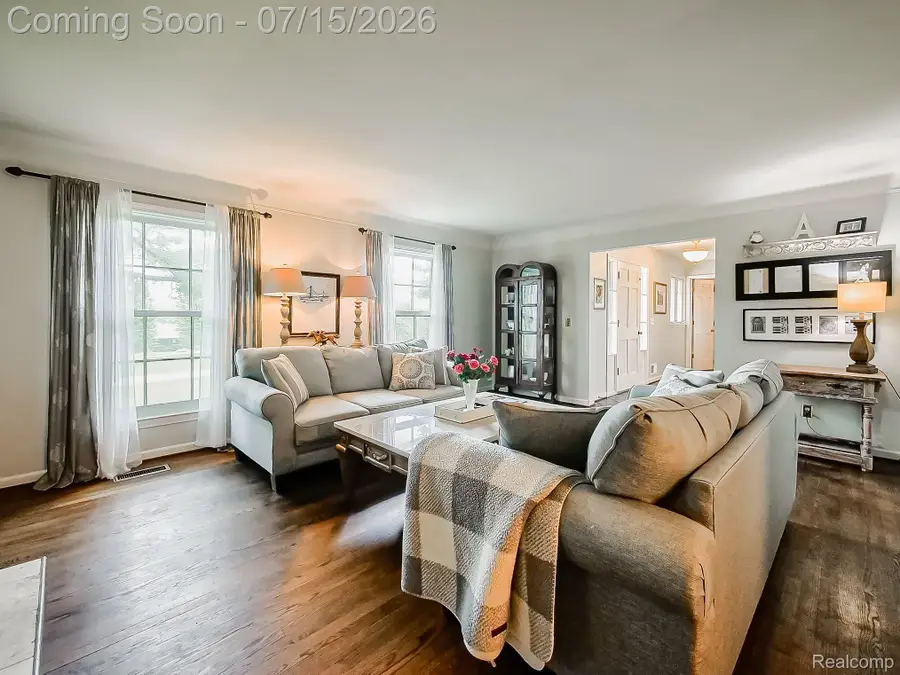 6730 Meadowlake Road, Bloomfield, MI 48301 - #3
