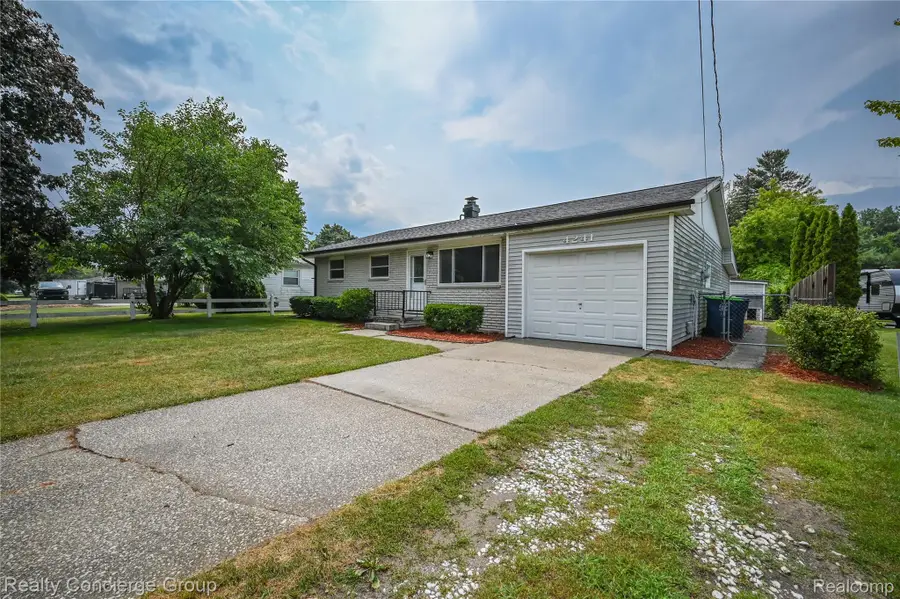 4241 N Michigan Avenue, Saginaw, MI 48604 - #2