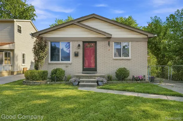 321 Manatee Avenue, HazelPark, MI 48030