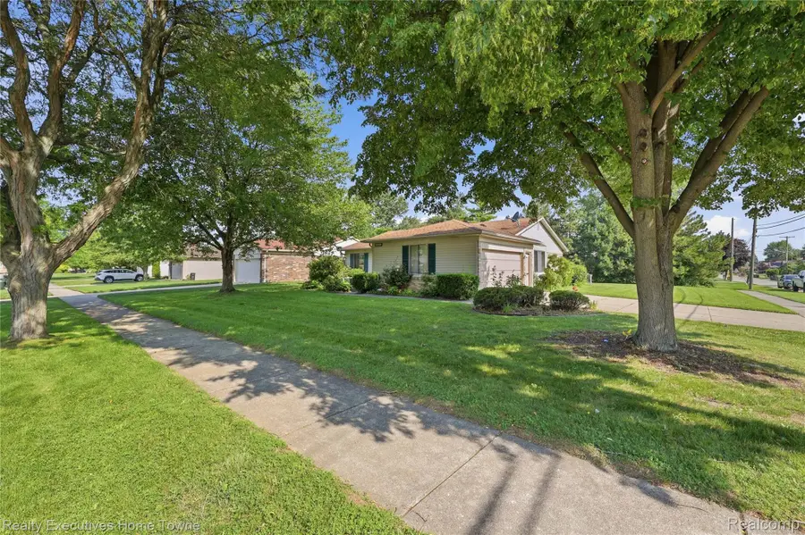 5281 Shruboak Drive, Sterling Heights, MI 48310 - #3