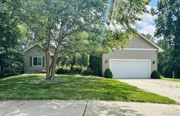 2303 Blue Heron Court, Fenton, MI 48430