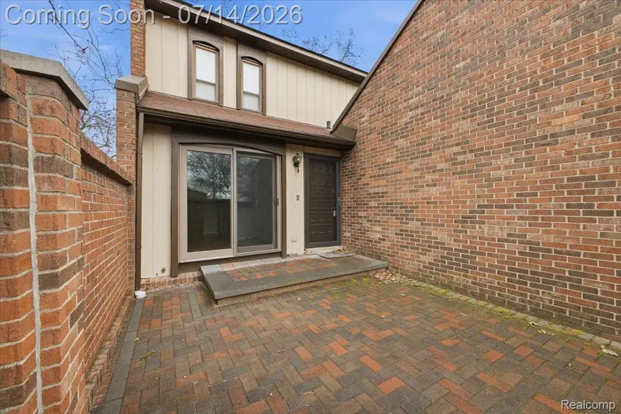 1097 Kirts Blvd #A, Troy, MI 48084 - #2