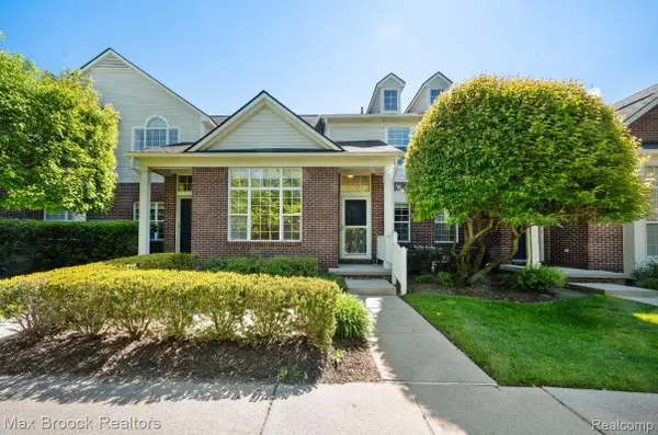 1102 Abigail Court, WalledLake, MI 48390
