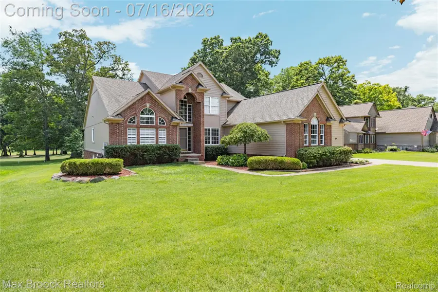2322 Sandlewood Drive, White Lake, MI 48383 - #2