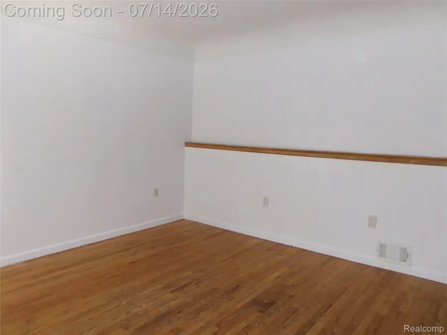 5620 Hipp Street, Dearborn Heights, MI 48125 - #3