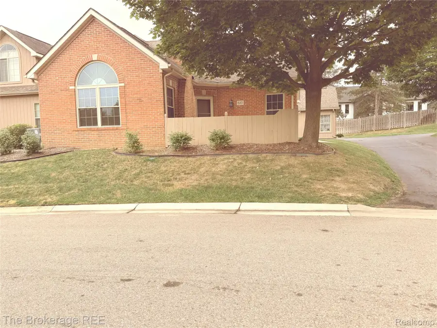 610 Perry Creek Drive, Grand Blanc, MI 48439 - #2