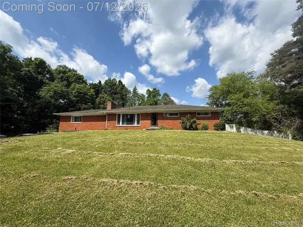 1131 Lake Lane Drive, WhiteLake, MI 48386