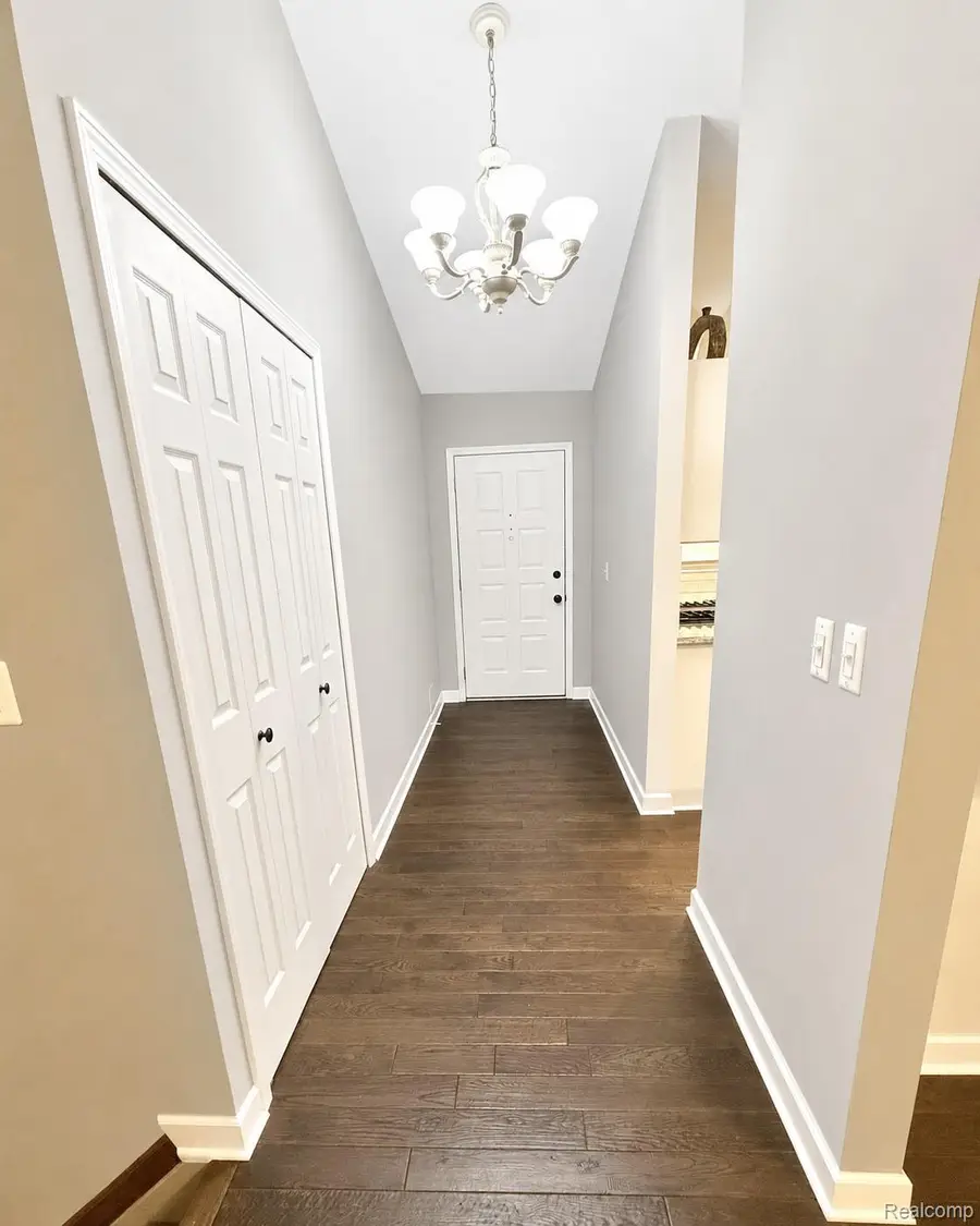 2033 Avonstoke Road, Rochester Hills, MI 48307 - #2