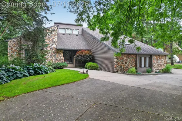 7772 Athlone Drive, Brighton, MI 48116