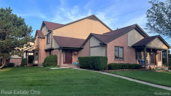 66 Meadow Wood Drive, RochesterHills, MI 48307