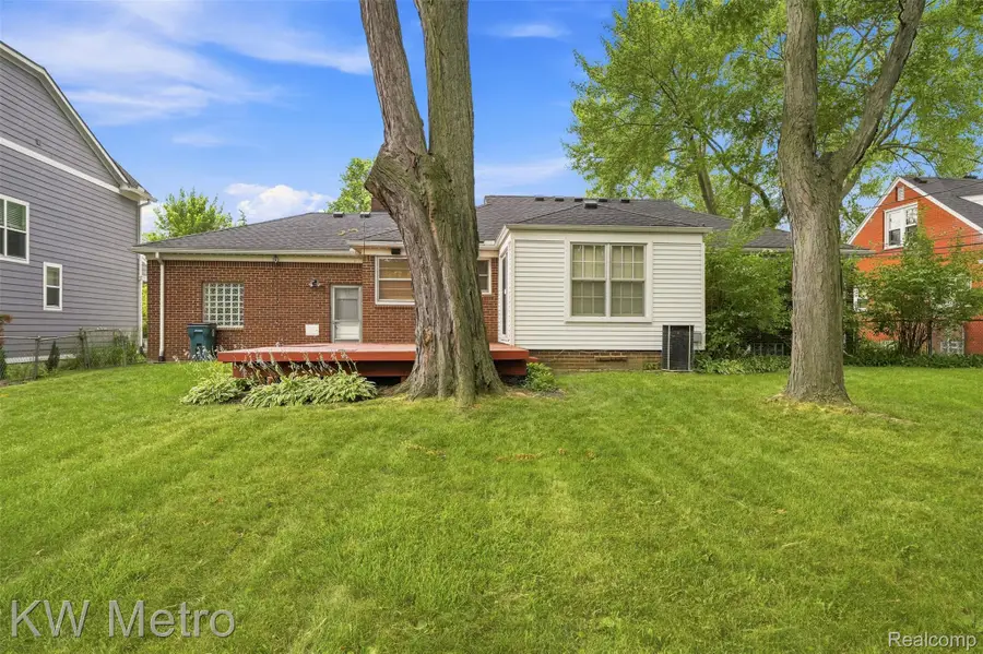 3912 Hillside Drive, Royal Oak, MI 48073 - #3