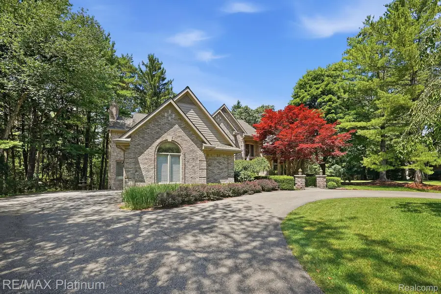 5458 Lake Ridge Drive, Brighton, MI 48116 - #2