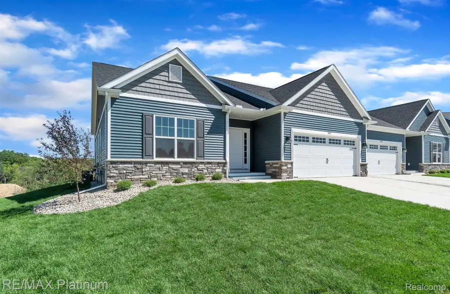 881 Oakwood Circle #32, Fenton, MI 48430 - #3