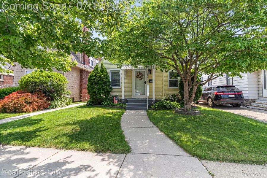 483 Kings Highway, Wyandotte, MI 48192 - #2