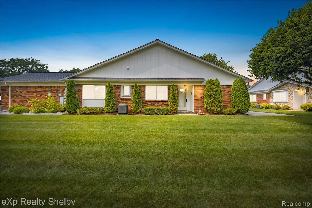 762 Country Club Drive, Saint Clair Shores, MI 48082 - #1
