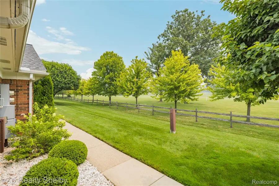 762 Country Club Drive, Saint Clair Shores, MI 48082 - #3