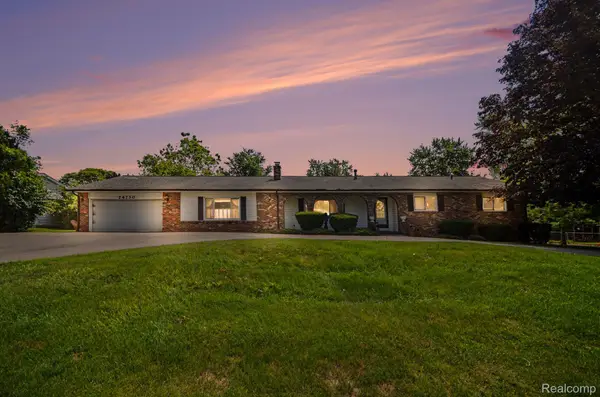 24730 Creekside Drive, Farmington, MI 48336