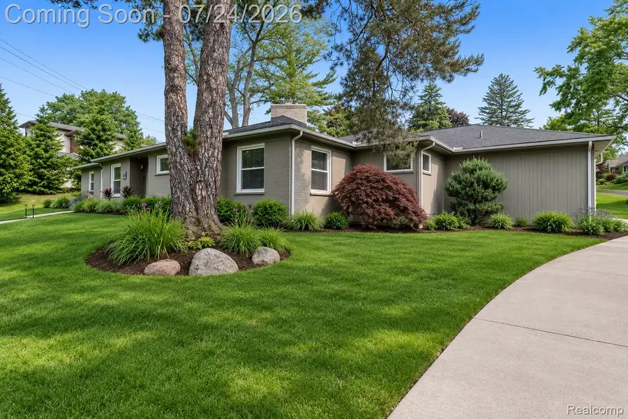 114 W Hickory Grove Road, Bloomfield Hills, MI 48304 - #2