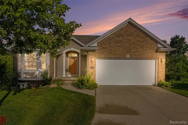 4395 Cross Creek Boulevard, Burton, MI 48509