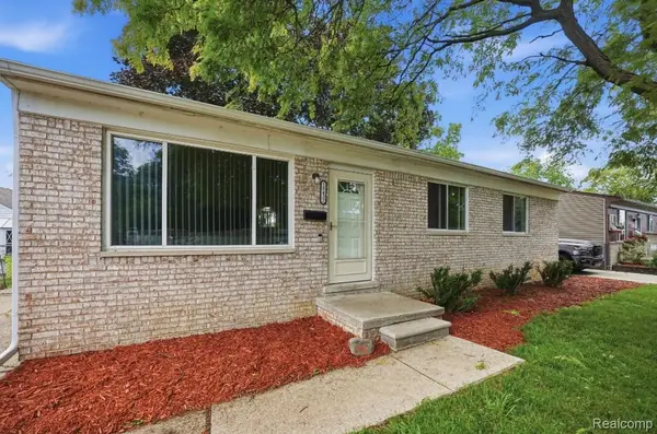18432 Mesle Street, Roseville, MI 48066