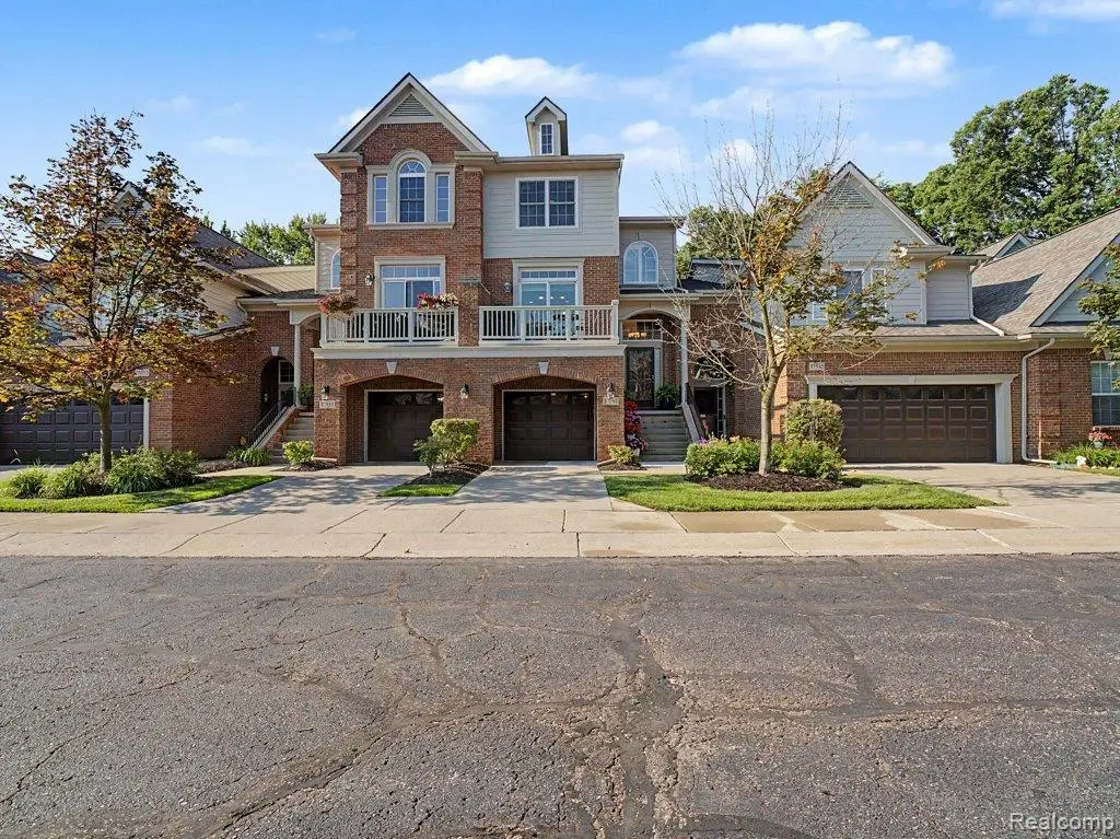37561 Newburgh Park Circle, Livonia, MI 48152 - #1