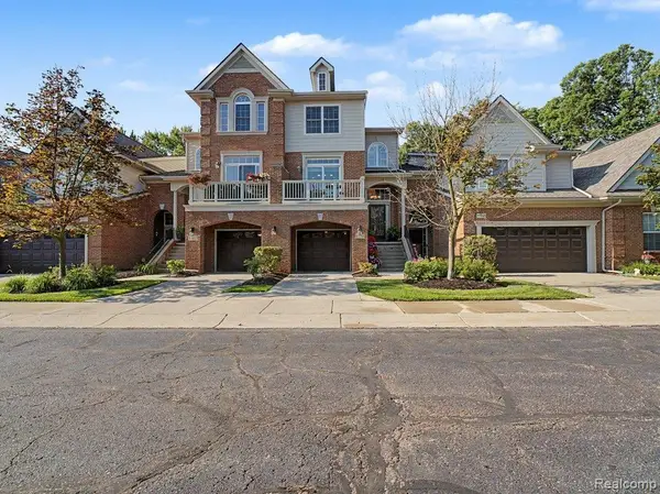 37561 Newburgh Park Circle, Livonia, MI 48152