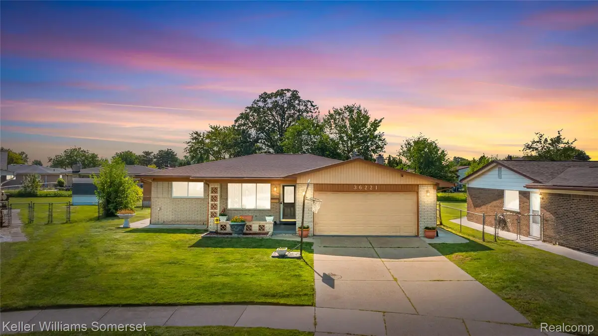36221 Pickwick Court, Sterling Heights, MI 48310 - #1