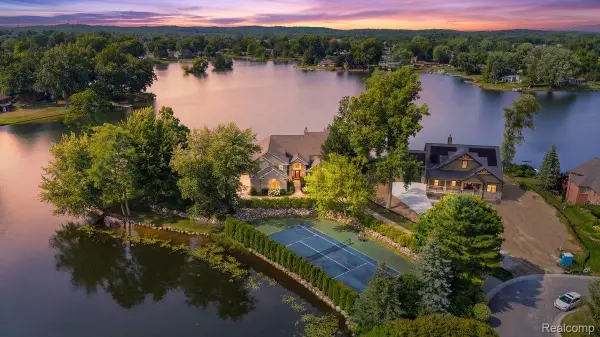 9669 Steephollow Drive, WhiteLake, MI 48386