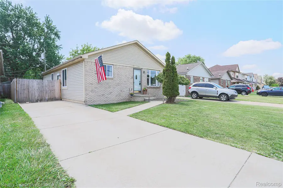 19778 E 14 Mile Road, Roseville, MI 48066 - #2