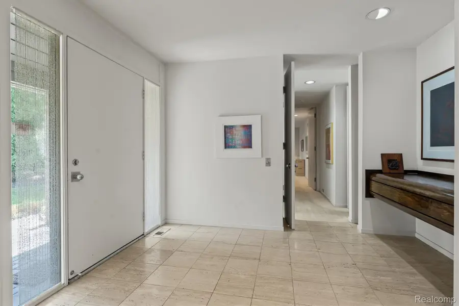 2225 Cameo Lake Court, West Bloomfield, MI 48302 - #3